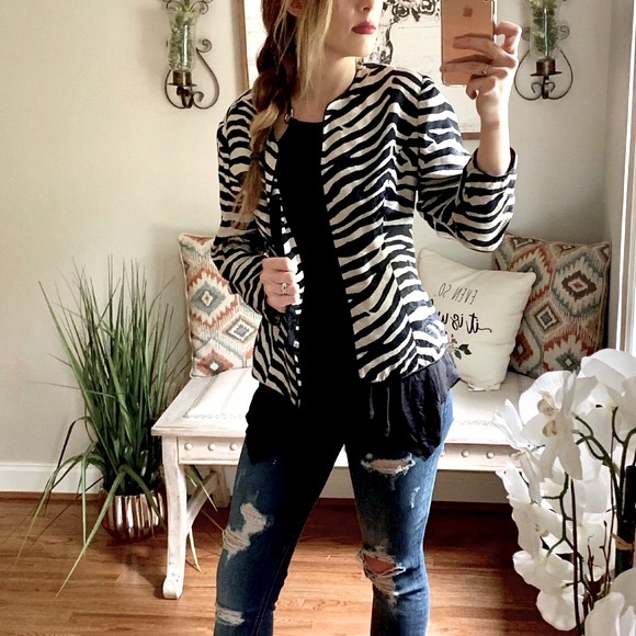 Adrianna Papell Jackets & Blazers - Adrianna Papell 100% silk Zebra Blazer Jacket